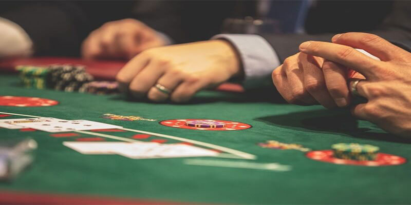 Kinh nghiệm chơi poker dựa trên việc chọn đối thủ